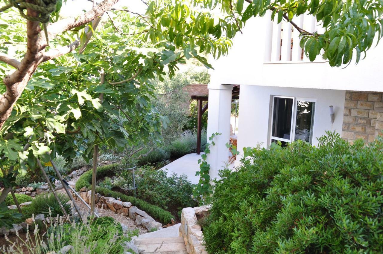 Villa Delfin Sutivan Ngoại thất bức ảnh