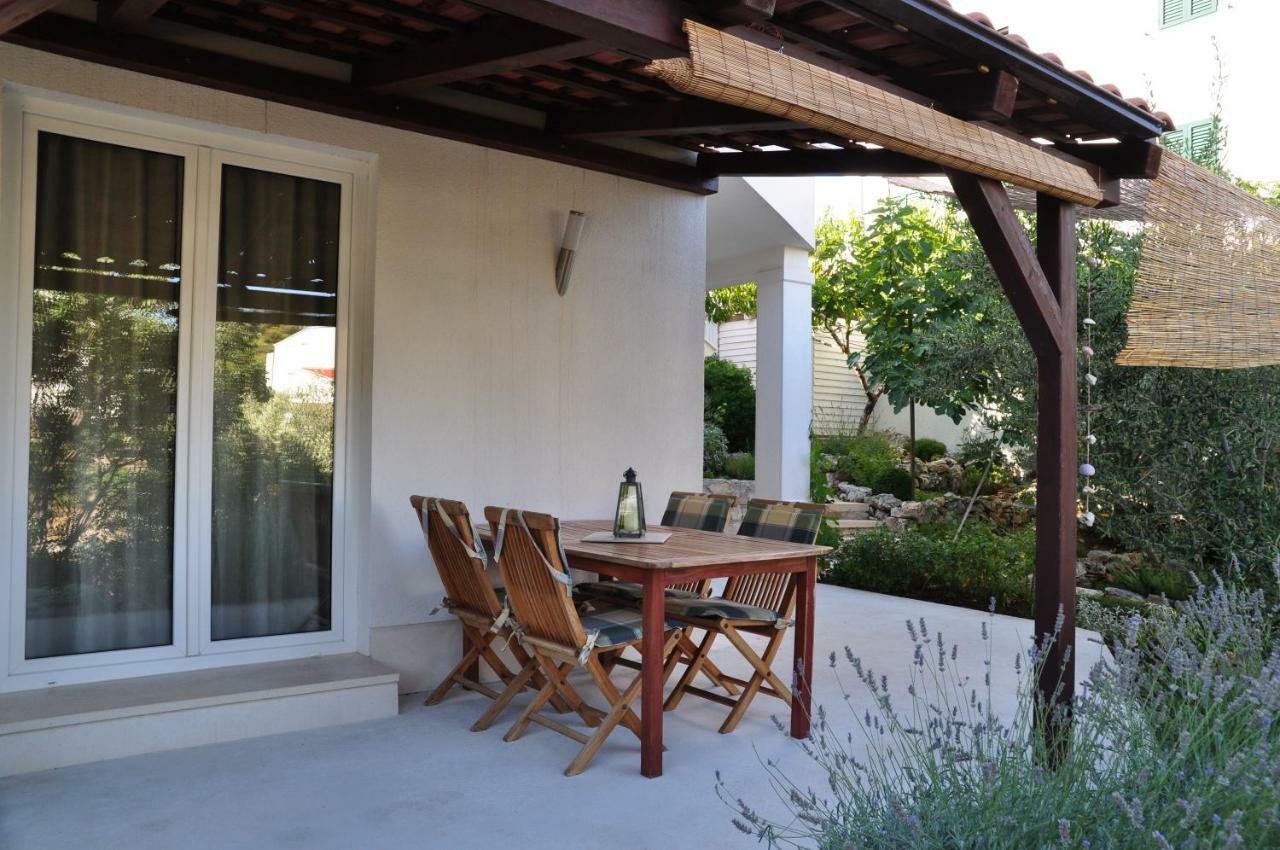 Villa Delfin Sutivan Ngoại thất bức ảnh